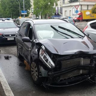 Biella: Scontro tra auto in via Carso FOTOGALLERY