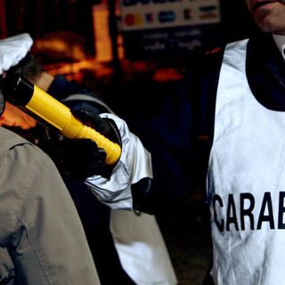 Valdilana, Vallemosso: Frontale in curva tra due auto, uno dei due conducenti positivo all'alcool test