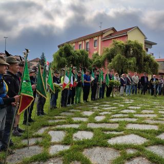 Da Omegna, con tappa a Brusnengo, gli Alpini alla volta di Biella per l'Adunata - Foto Mauro Mascarello