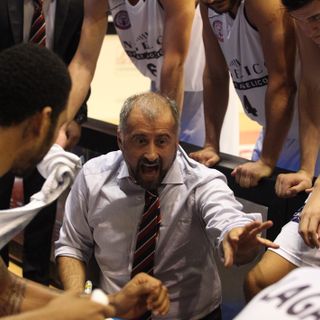 Basket - Coach Corbani per la sfida con Forlì chiede l'aiuto del pubblico