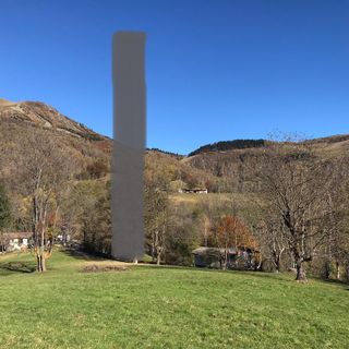 Nella foto l'inserimento con dimensioni reali dell'antenna nel contesto paesaggistico