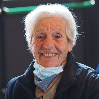 Nella foto di Filippo Sarcì in copertina Danila Castello 85 anni poi Federico Chiorboli 82 anni e a seguire altri.