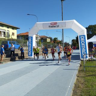 La squadra dei Tucc Un prima alla staffetta 16x mezz'ora - Foto G. Chiarini per newsbiella.it