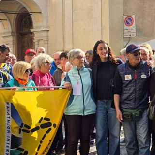 Biella: Grande energia alla camminata solidale per la ricerca sulle malattie renali - Foto Chiarini per newsbiella.it