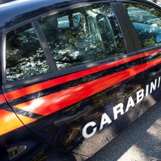 Ponderano: Carabiniere salva una donna incastrata nell'auto ribaltata