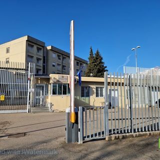 Biella: Detenuto minaccia di gettarsi dal tetto, lo riportano alla ragione e sventano la tragedia