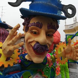 Carnevale di Chiavazza, tutto pronto per la sfilata tra carri e gruppi mascherati