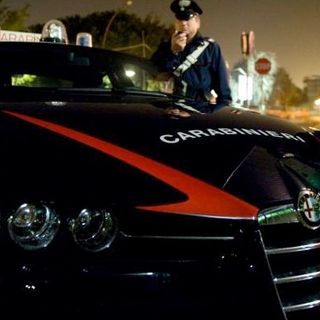Vigliano: uomo in auto che non risponde e uomo a terra all'incrocio, due interventi dei Carabinieri nella notte