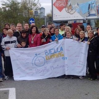 Il gruppone di biellesi che ha partecipato alla Turin Marathon con il Progetto Maratona