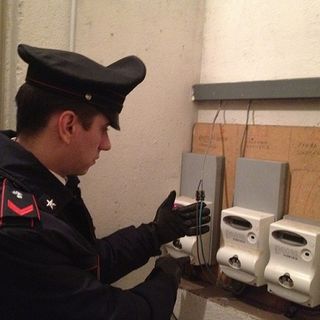 Dà un nome falso per ottenere l’allacciamento elettrico