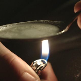 Fermato dalle Fiamme Gialle con droga e pistola