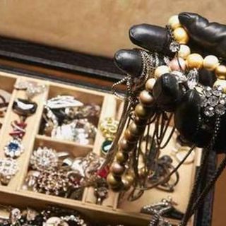 Pavignano: Ladri rubano orologi e preziosi per 5 mila euro