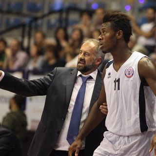 Corbani dà indicazioni a Lombardi