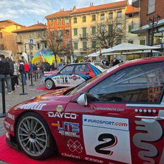 Cossato, grande spettacolo tra le vie cittadine con il campionato regolarità auto storiche - Foto e video Chiarini per newsbiella