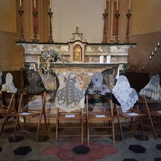 "Veli perduti a Pettinengo": la collezione di veli più importante d'Italia - Foto dell'edizione 2023.