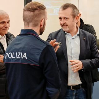 Torino: Delmastro (FdI), "noi esaltiamo divise, sinistra è chi le assalta"