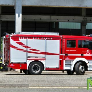 Dorzano: Colonna di fumo visibile dalla Provinciale, materiale a fuoco in un cortile - Foto Rasolo per newsbiella