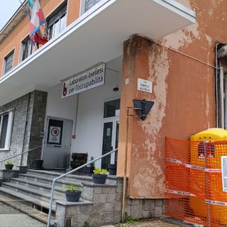 Via i bus, l'ex Atap riprende vita come scuola, con i giovani, foto Mattia Baù