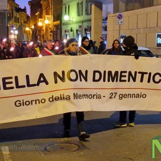 "Biella non dimentica", una fiaccolata per il Giorno della Memoria, FOTO
