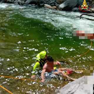 Fa il bagno nel Cervo ma non riesce più a tornare a riva, portato in salvo dai Vigili del Fuoco