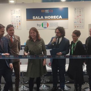Horeca Expoforum a Lingotto Fiere, il salone sulla ristorazione professionale tra TikTok, robot camerieri e cioccolatini al persico [VIDEO]