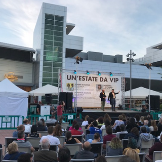 Pino e Gli Anticorpi fanno il pieno di applausi al centro commerciale Gli Orsi