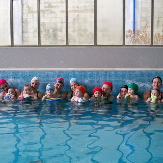 Ninnanuoto, bebè in acqua