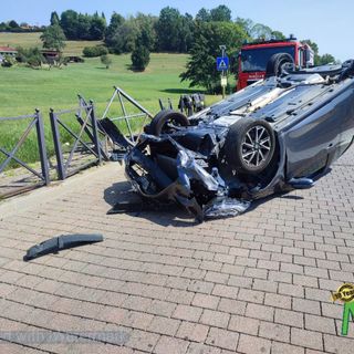 Occhieppo Superiore, auto carambola in via Don Corrado Catella, FOTO Mattia Baù per newsbiella.it