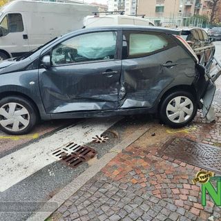 Scontro tra due auto a Biella, donna in ospedale in codice verde, FOTO per newsbiella.it di Mattia Baù