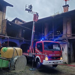 Dal nord-ovest: Incendio provoca ingenti danni ad un cascinale