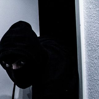 Candelo, ladri in azione in un'abitazione Candelo, ladri in azione in un'abitazione