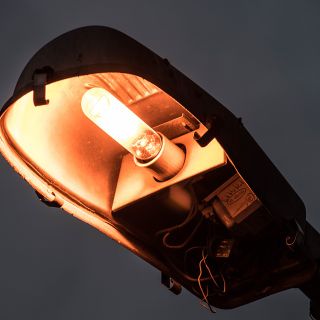 Guasti illuminazione pubblica a Quaregna Cerreto: tempi lunghi per riparazioni in Via Marconi, Via Roma e Via Quintino Sella