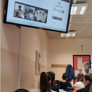 Nell’immagine, un momento delle lezione in classe