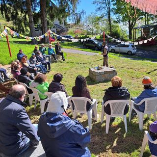 Graglia, molti partecipanti all'evento “Meditare nella natura per far sbocciare il nostro cuore”
