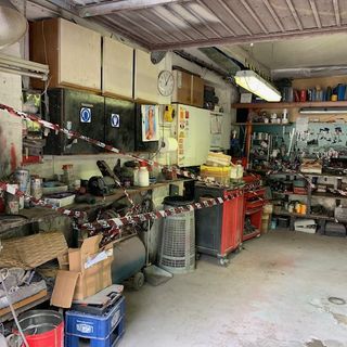 Scoperta officina meccanica abusiva: oltre 5 mila euro di multa all'uomo e attrezzatura sequestrata