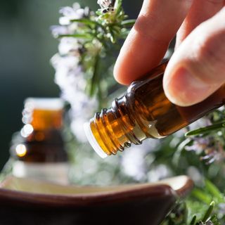 Oli essenziali: cosa sono e come possono esserti utili per affrontare lo stress quotidiano