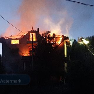 Pavignano, casa avvolta dalle fiamme in strada Bellavista