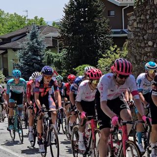 Calorosa accoglienza a Mongrando per il passaggio del Giro FOTO