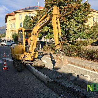 Biella: stop alle piste ciclabili. Primo atto con la demolizione del cordolo in via Delleani