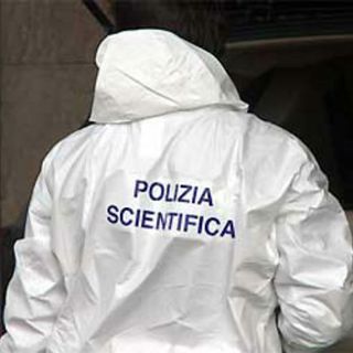 Cadavere in un cassonetto a Chiavazza: atteso il referto dell'autopsia e la Scientifica torna nell'appartamento