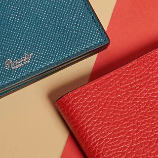 Il fascino senza tempo del portafoglio da uomo in pelle artigianale