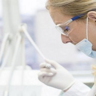 Coronavirus, bar e negozi aperti anche la sera