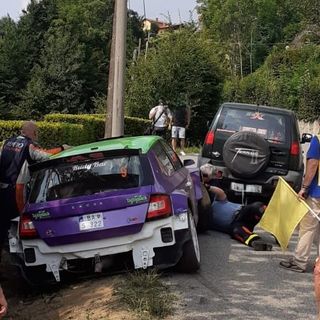 Rally Lana, equipaggio Ceccato-Pozzi esce di strada durante lo shakedown, FOTO