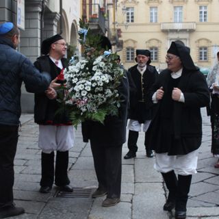 Biella ricorda la Shoah con una pietra commemorativa di sienite