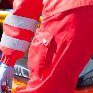 Strona: Cade in casa, si ferisce e riesce a chiamare i soccorsi