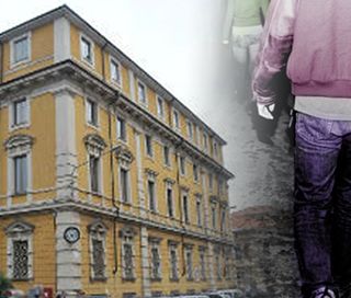 Perseguitava l'ex marito della compagna