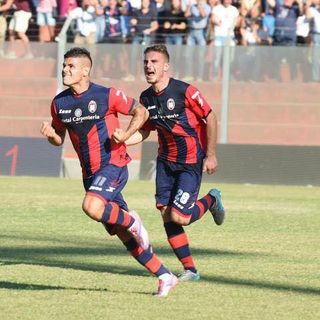 Giuseppe Torromino con la maglia del Crotone