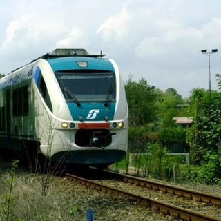 Gaglianico: Barriera del passaggio a livello divelta e interruzione del traffico ferroviario