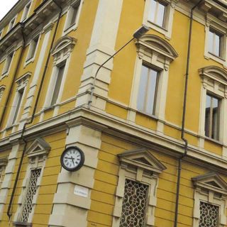 Molesta 40enne alla fermata del bus, migrante arrestato e già scarcerato