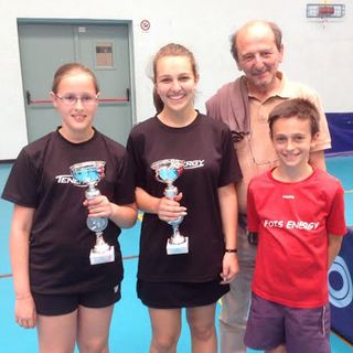 Gli atleti del TT.Biella Anna Loro, Lucia Macchione e Jacopo Sulis con il presidente Cesare Erba